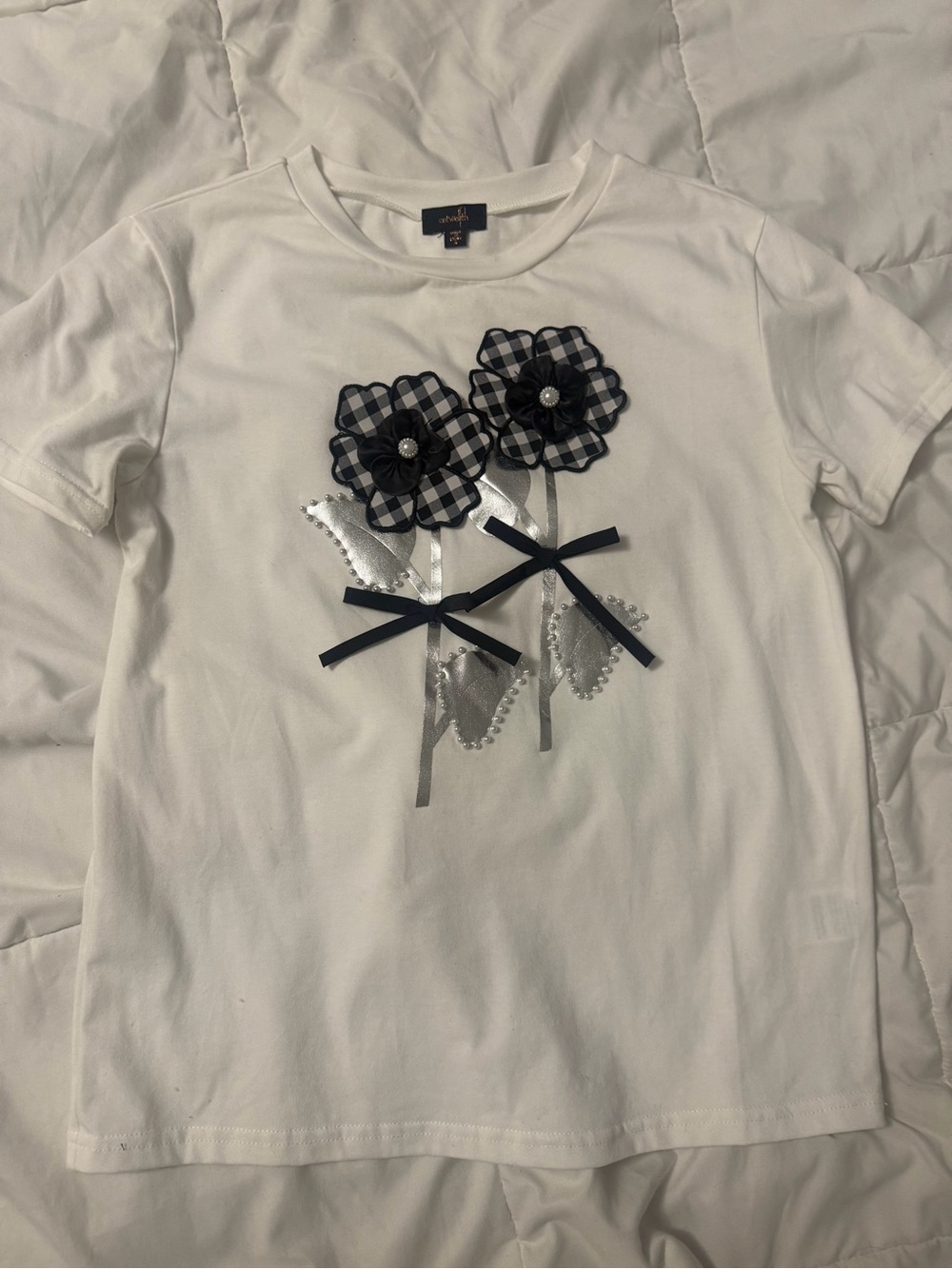 Women’s White Short-Sleeve Floral Appliqué Tee